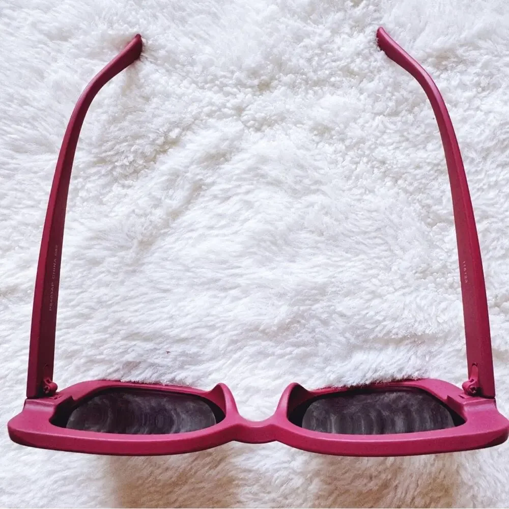 Eva Red Square-Framed Sunglasses